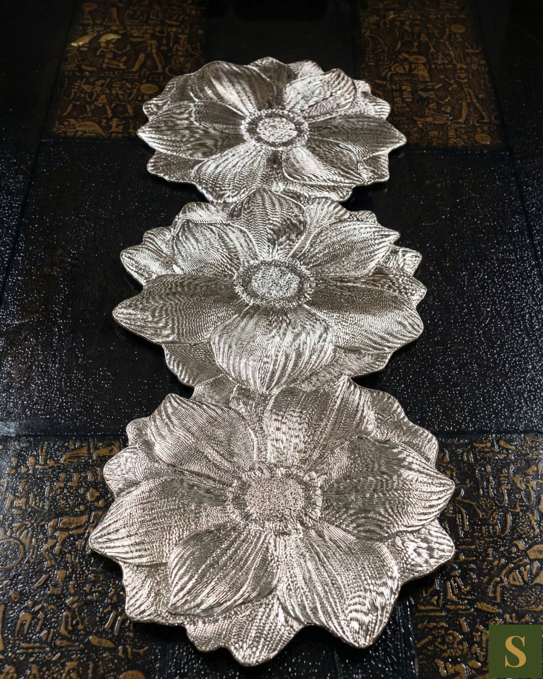 Saukins PVCTable runner Flower pattern