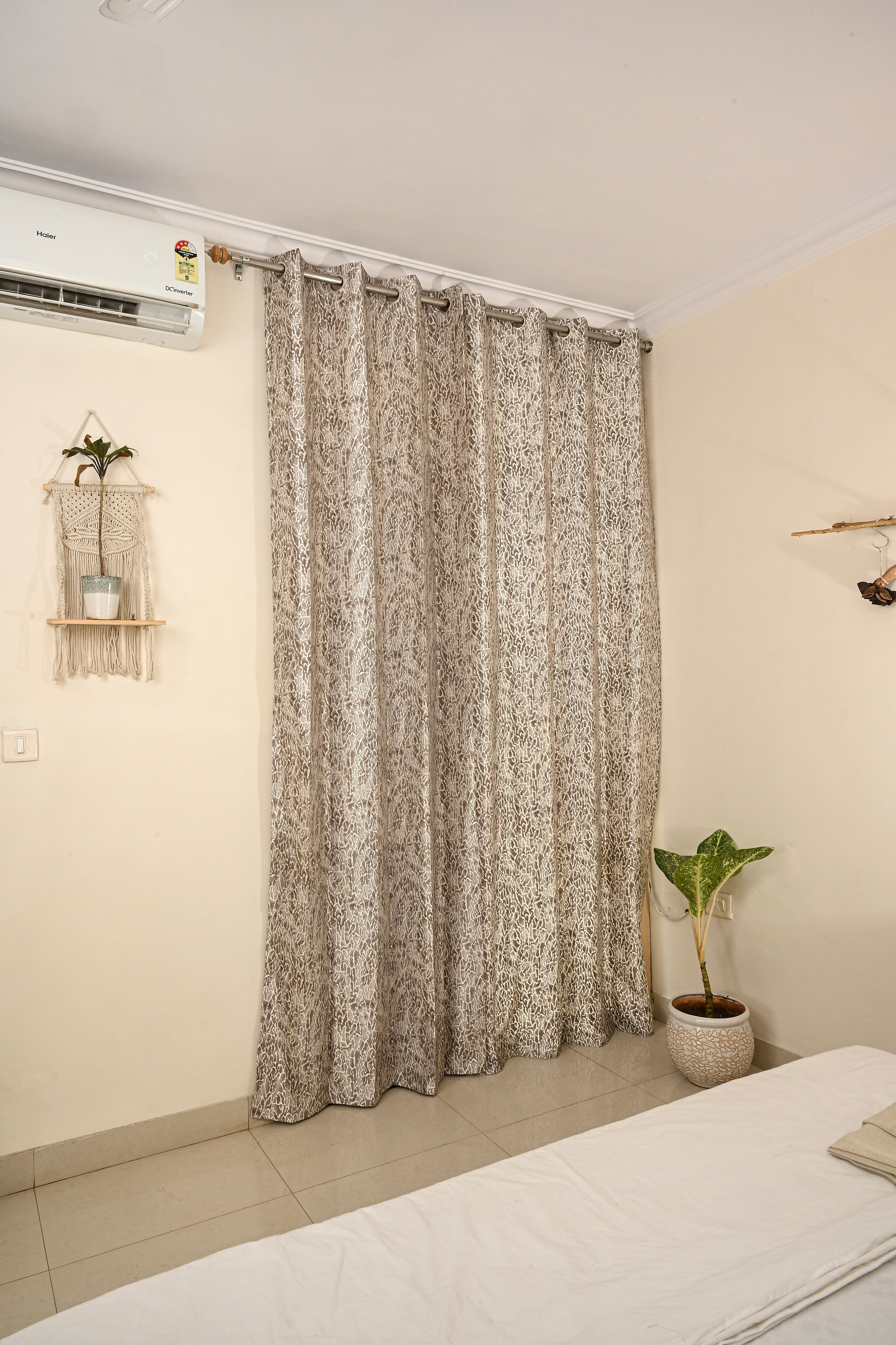 Saukins Natural IV Brown Curtain