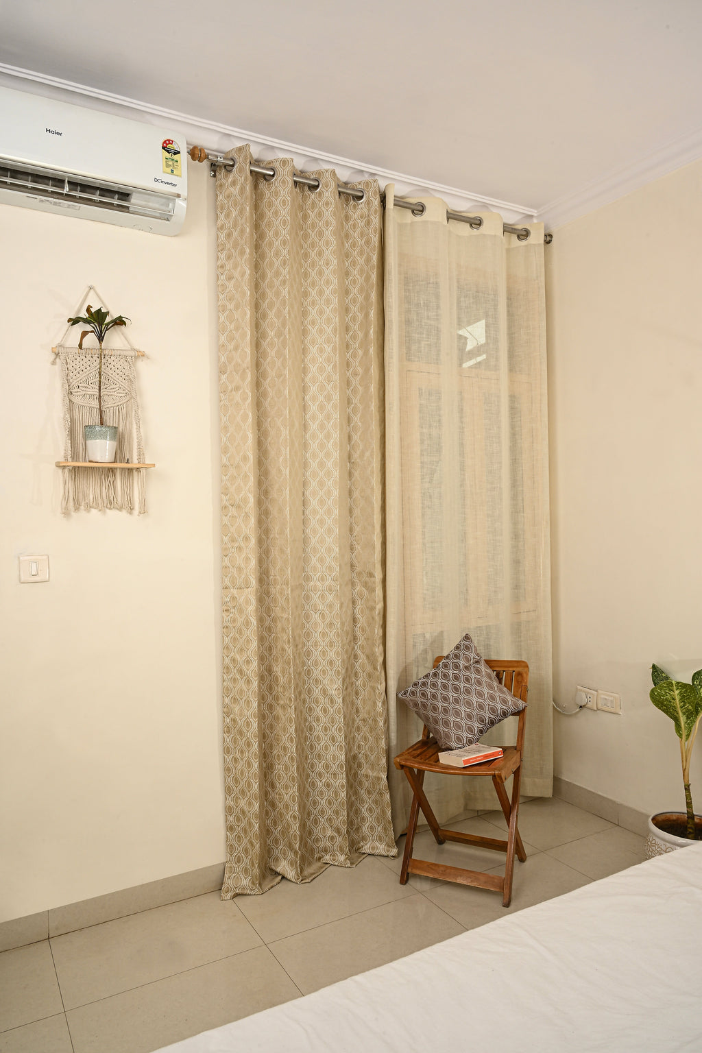 Saukins Elegance III Golden Curtain