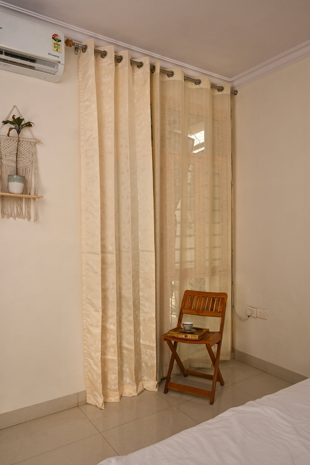 Saukins Natural V Cream Curtain