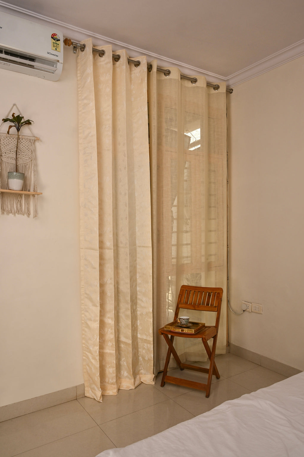 Saukins Natural V Cream Curtain