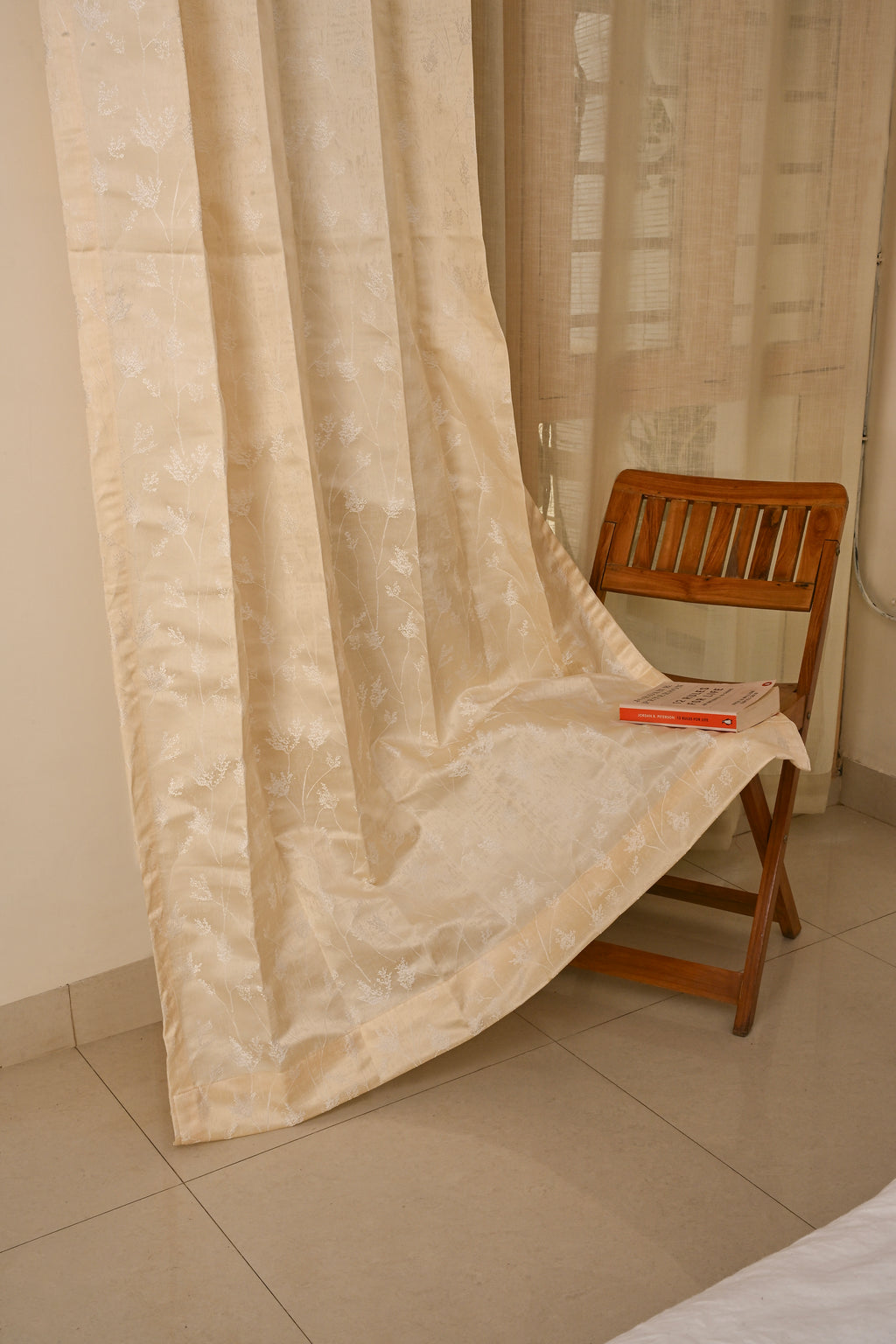 Saukins Natural V Cream Curtain