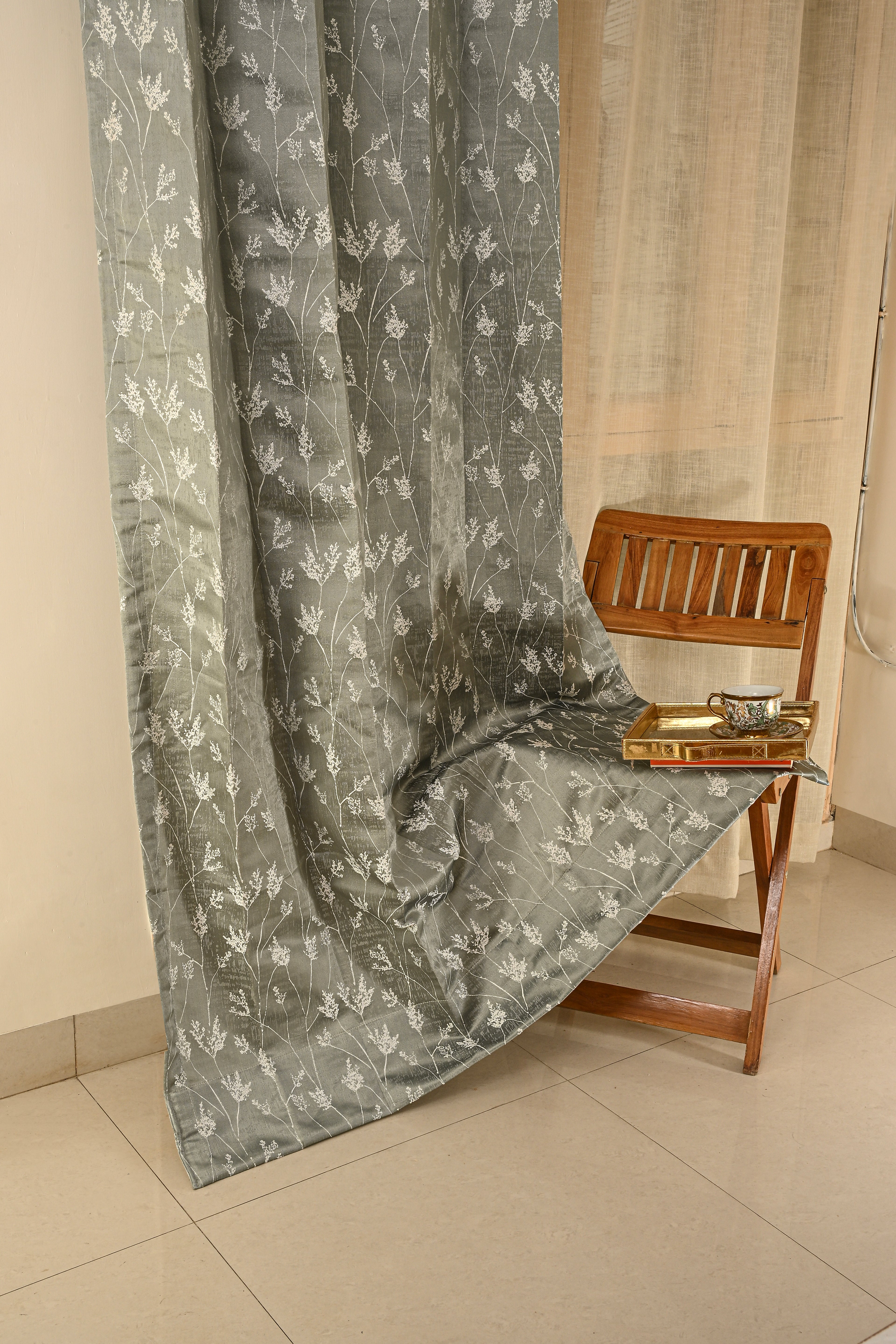 Saukins Natural V Green Curtain