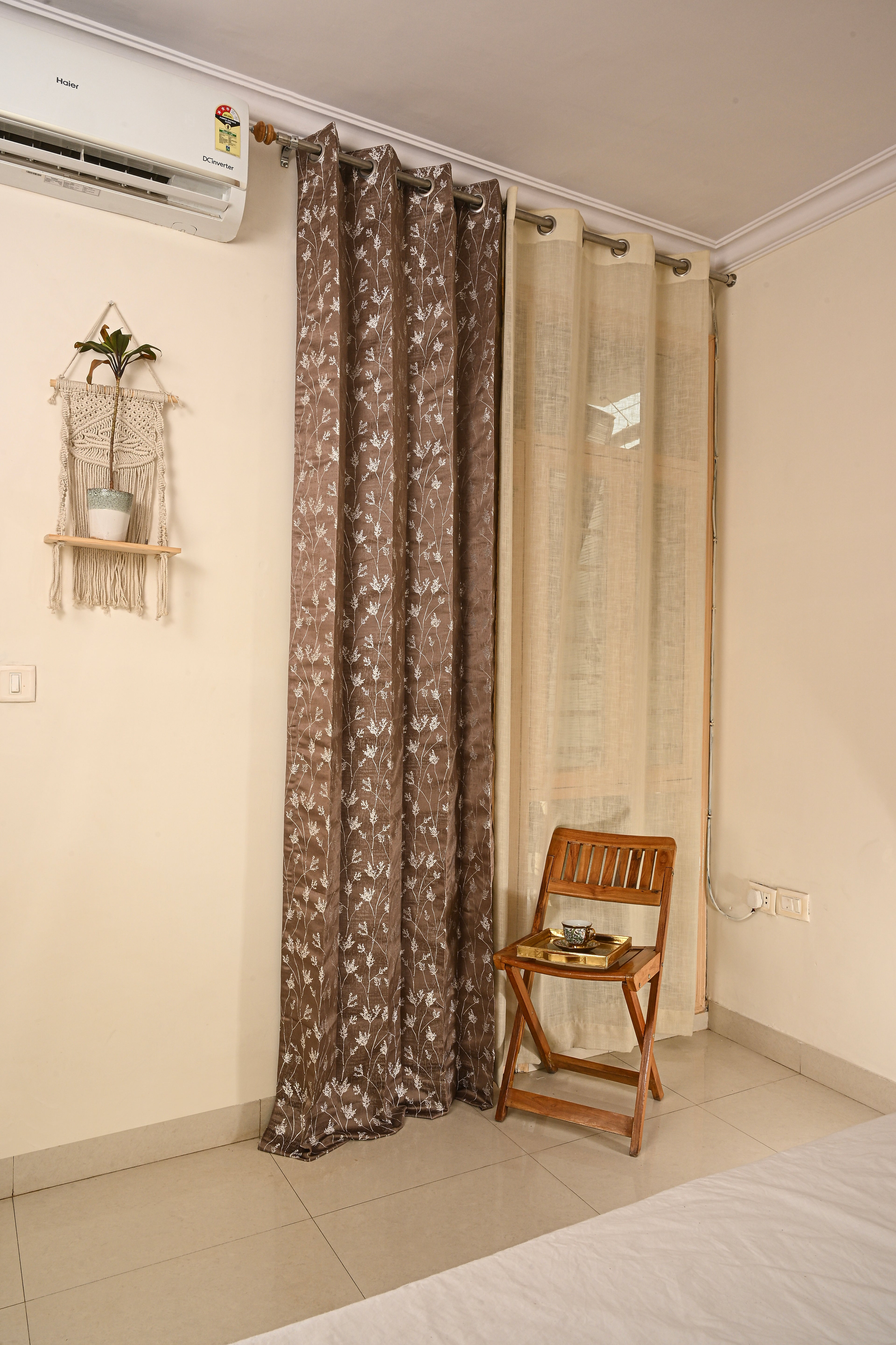 Saukins Natural V Brown Curtain