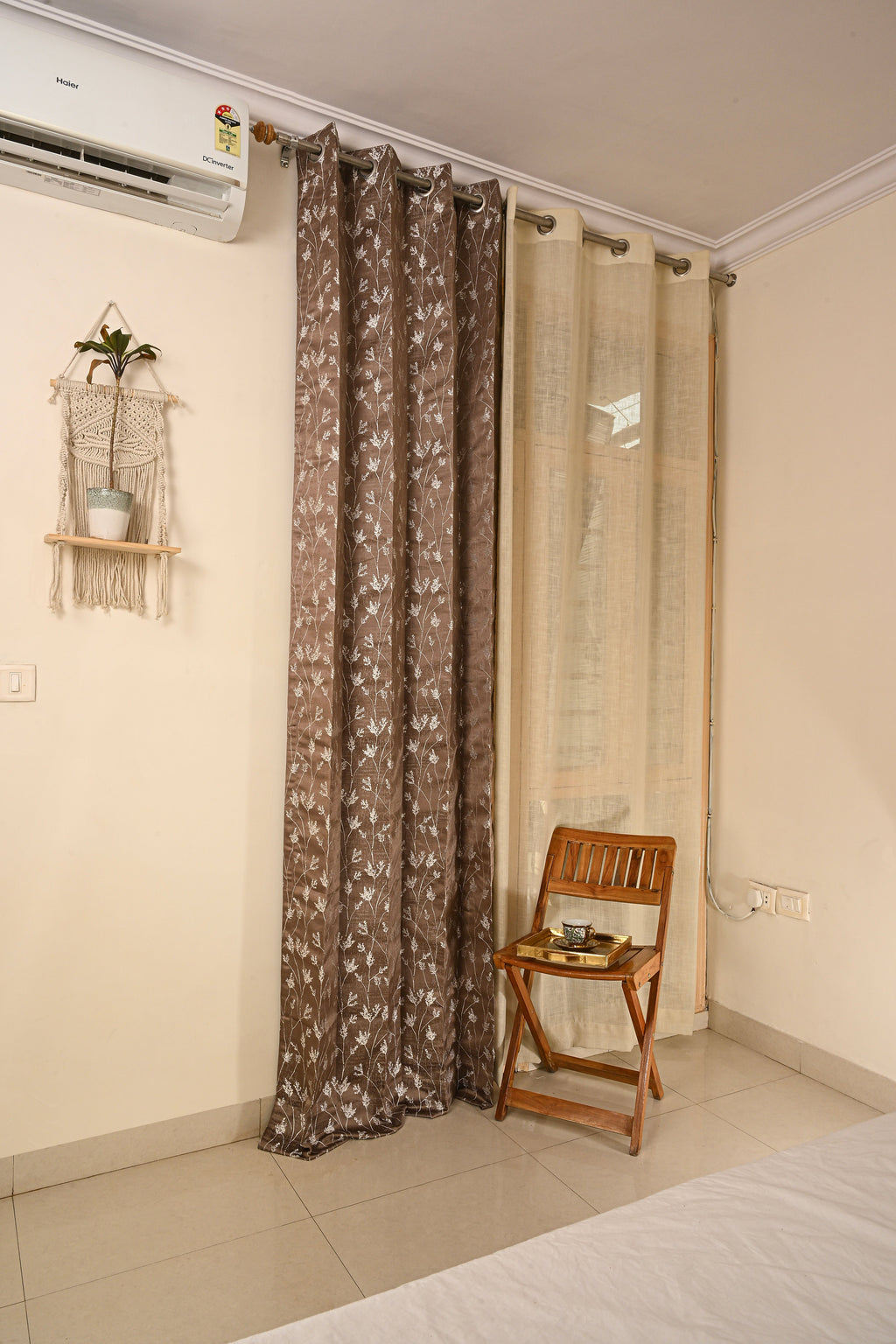 Saukins Natural V Brown Curtain