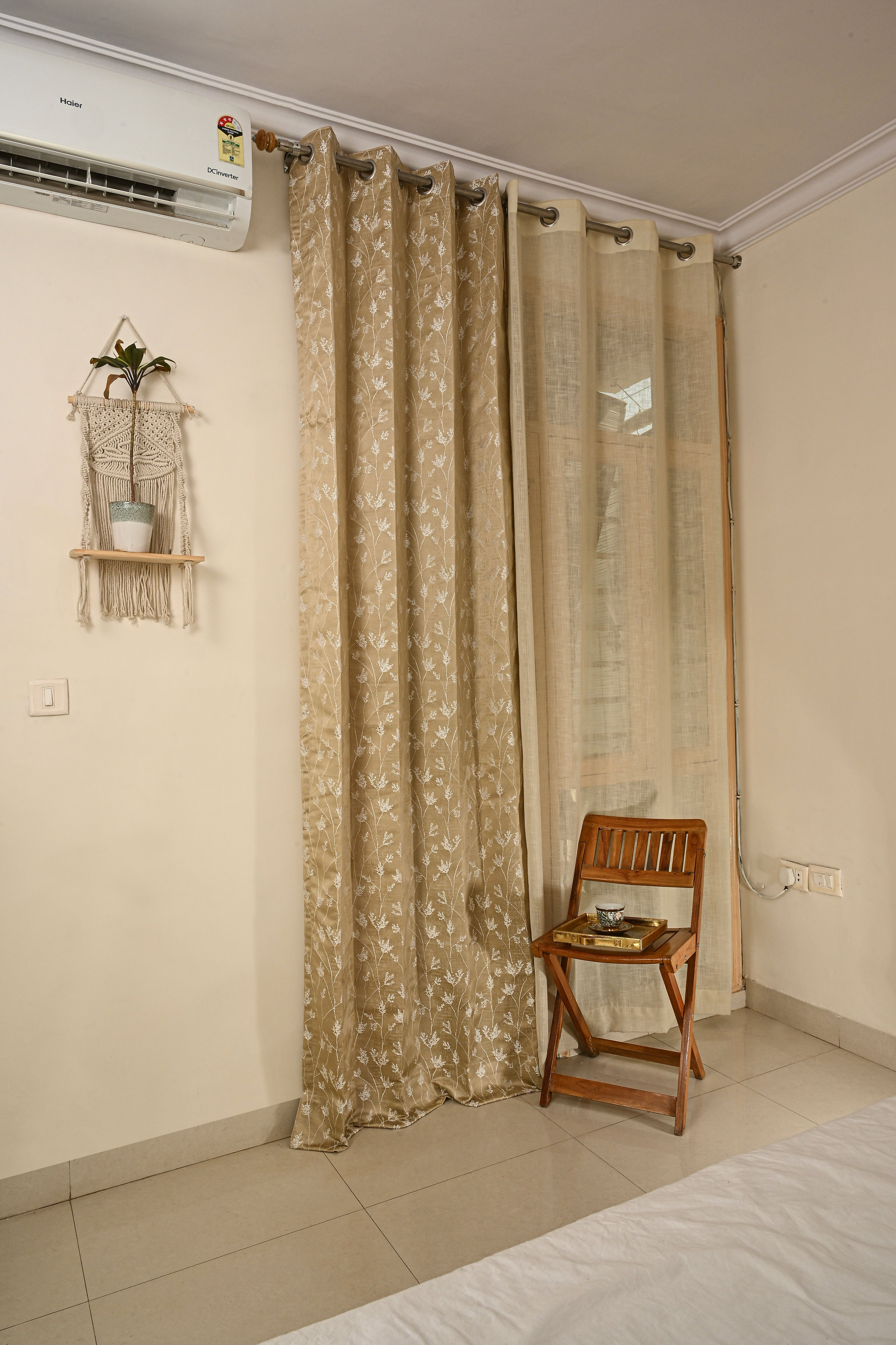 Saukins Natural V Golden Curtain