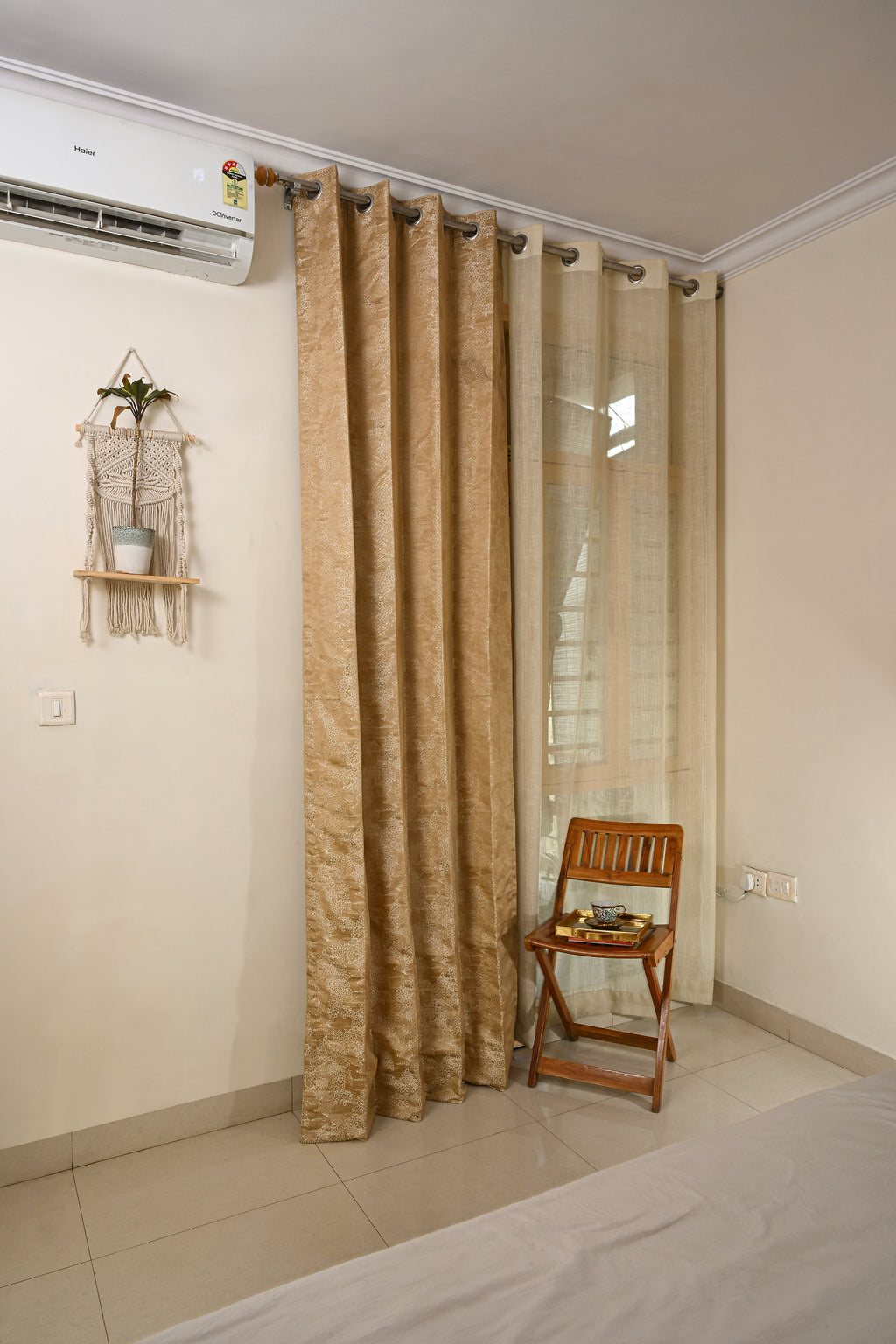 Saukins Geometry IV Golden Curtain