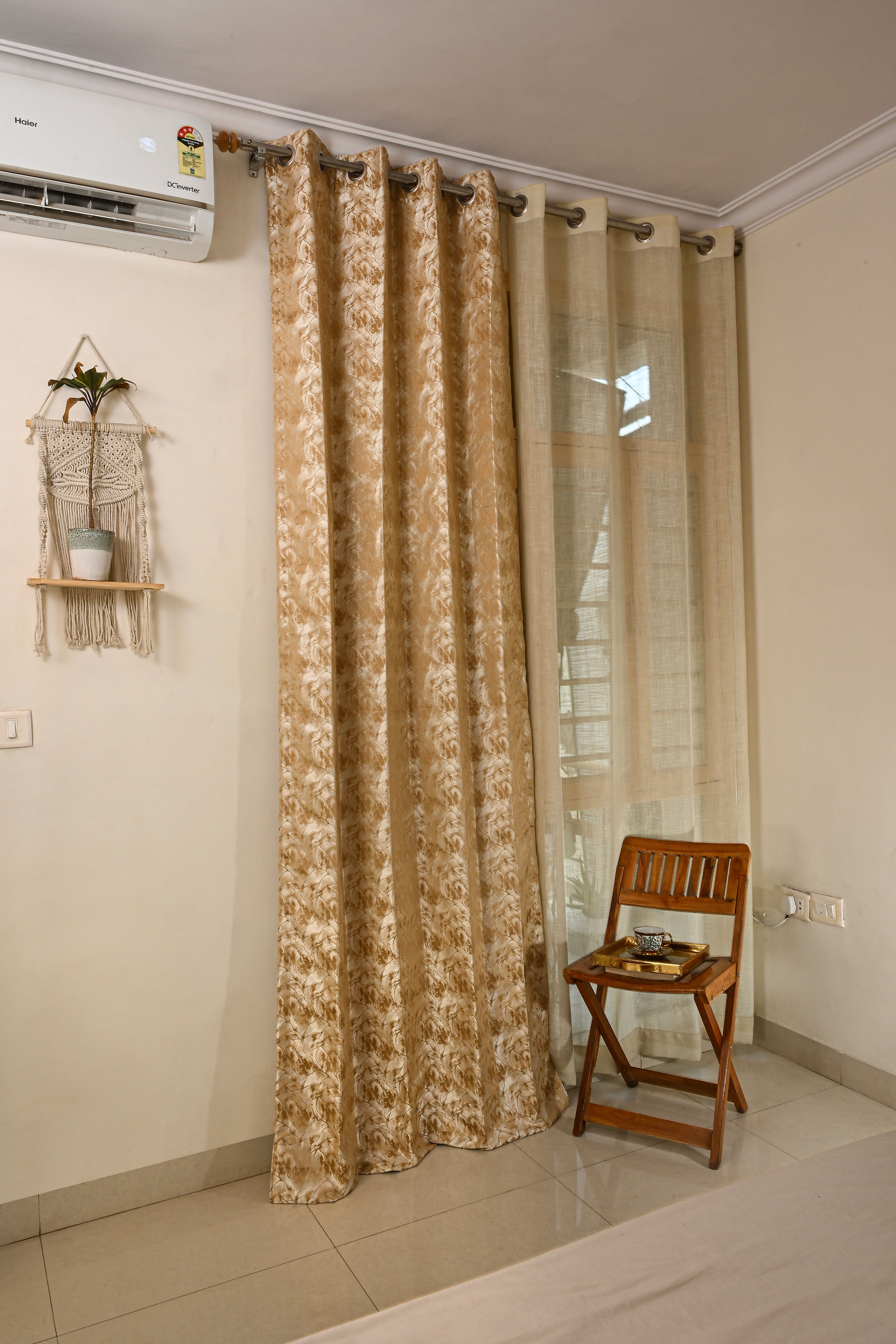 Saukins Elegance IV Golden Curtain