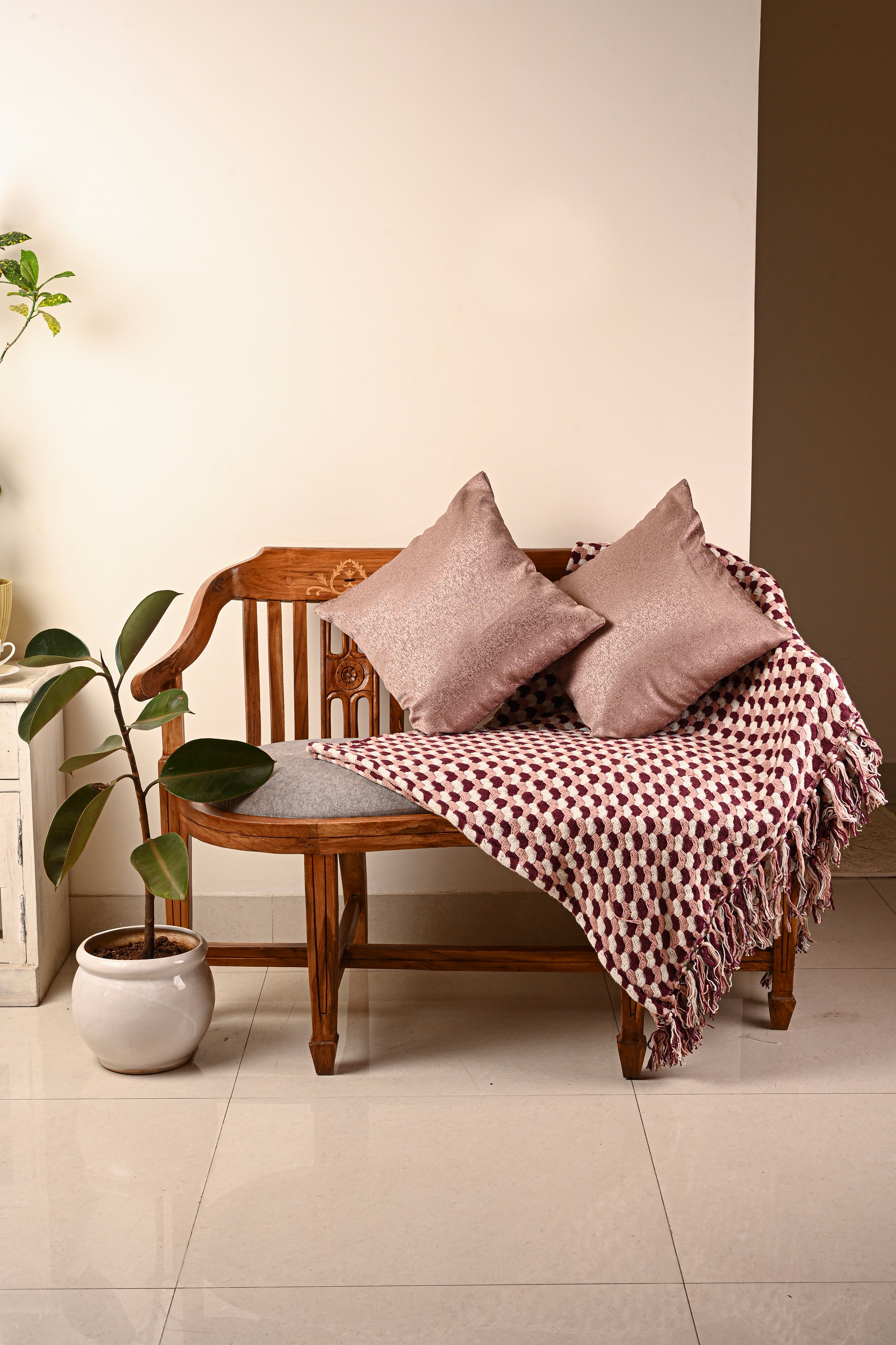 Saukins Plain I Vine Cushion Cover