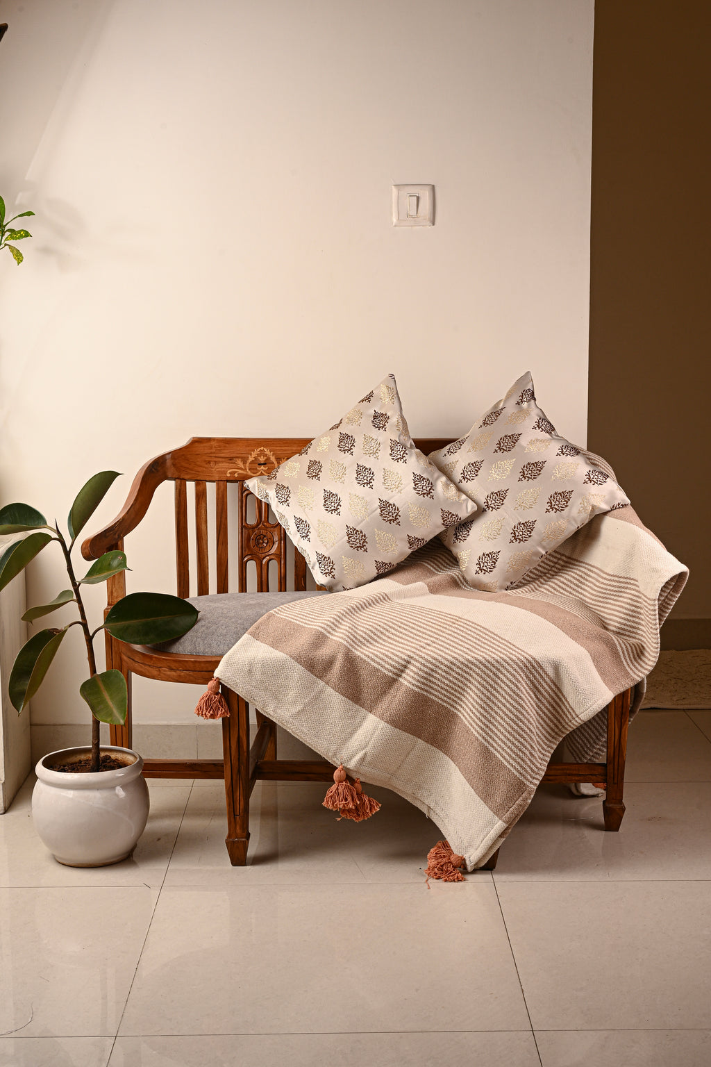 Saukins Elegance III Brown cushion cover