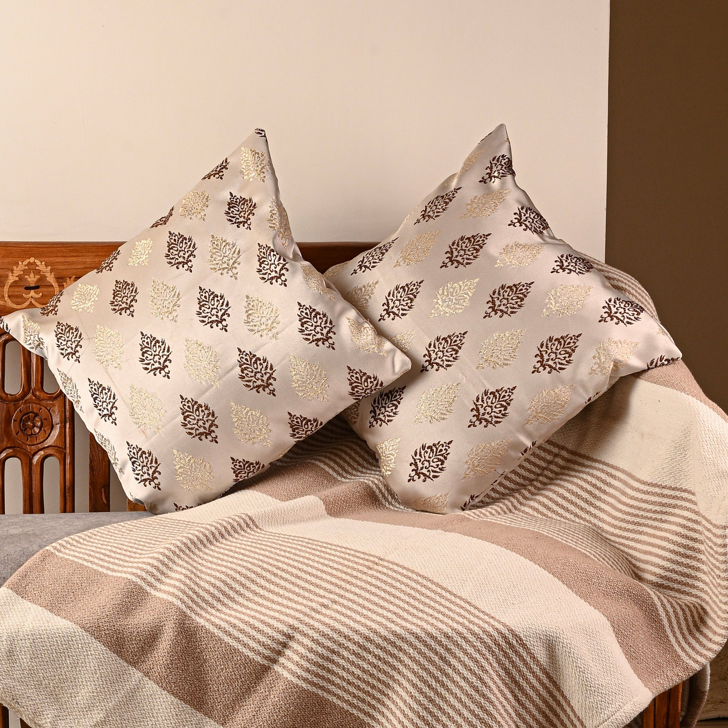 Saukins Elegance III Brown cushion cover