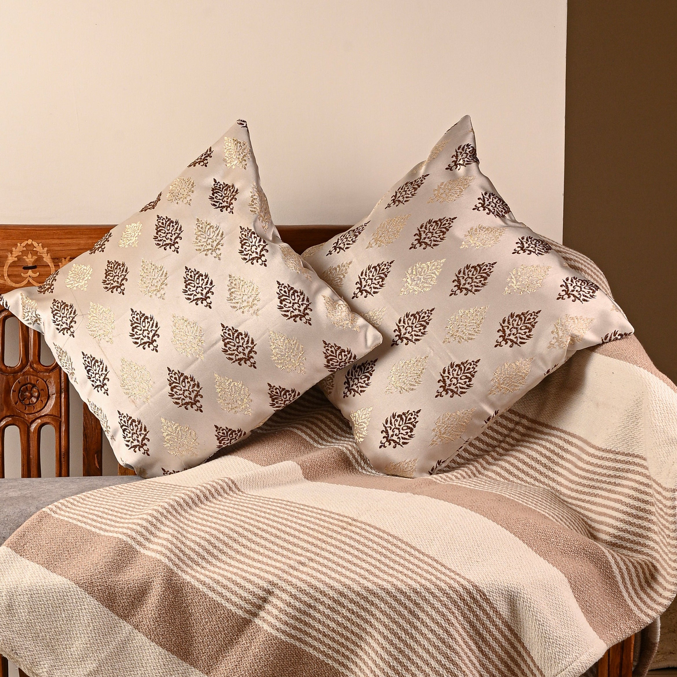 Saukins Elegance III Brown cushion cover