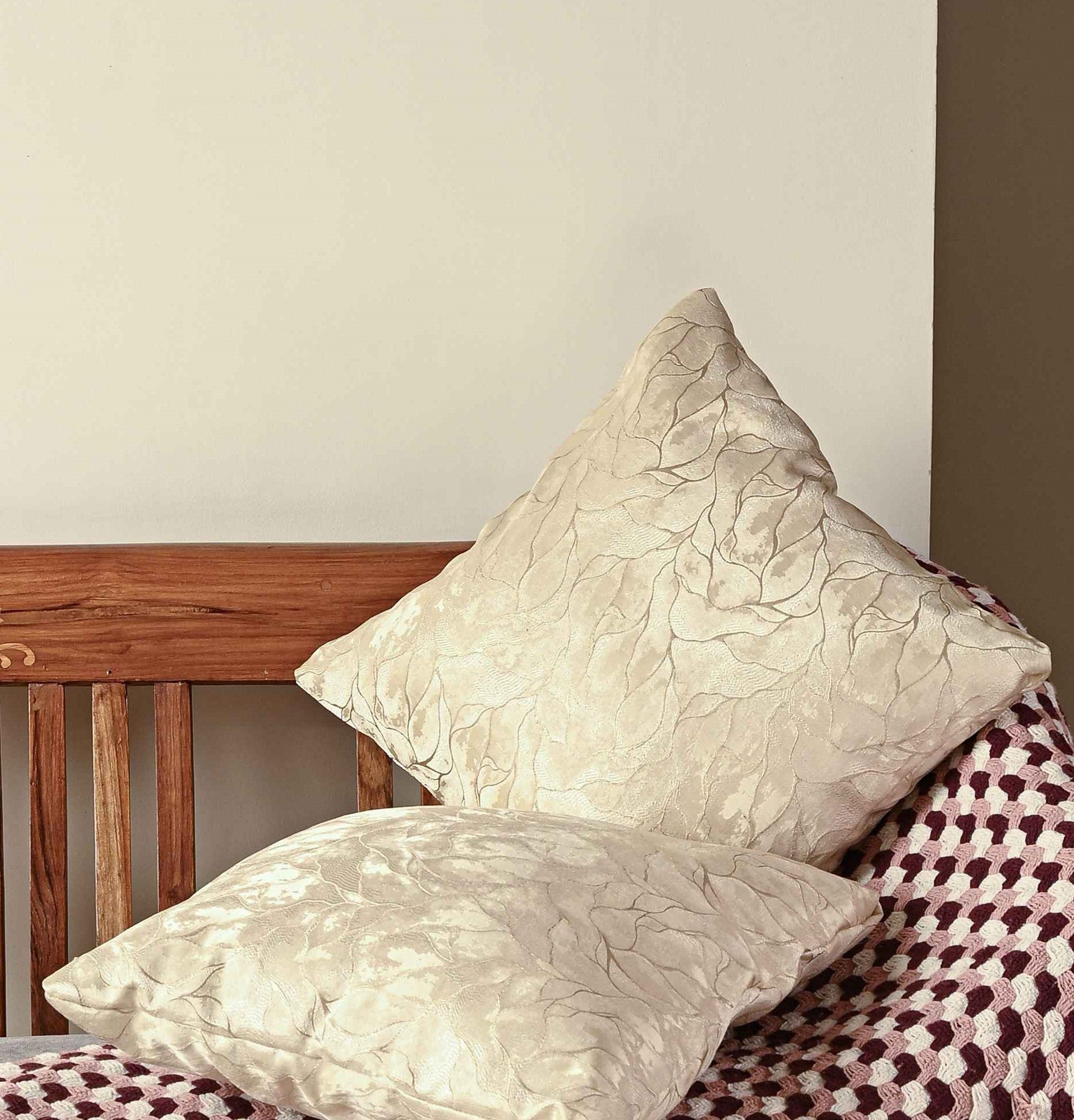 Saukins Elegance II Cream Cushion Cover